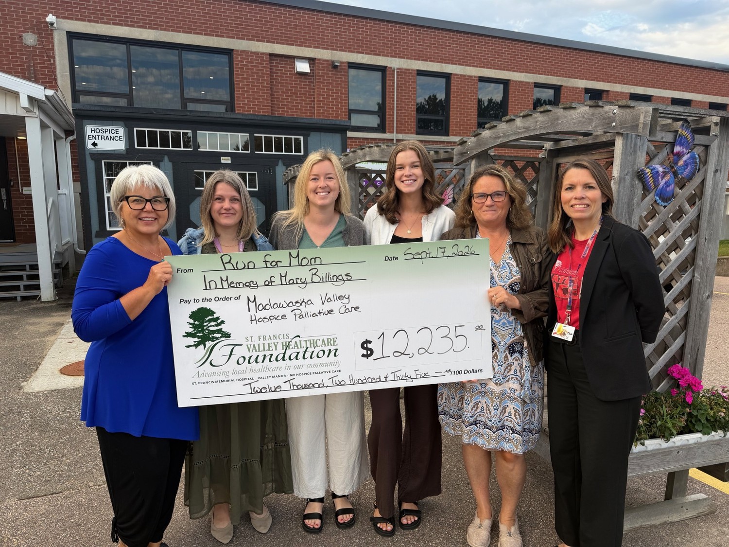 Pictured, left to right: Hospice Palliative Care staff Dylaina Wood, Jenna Stamplecoski, Run/Walk for Mom organizers Maggie and Casey Billings, MVHPC Executive Director Lisa Hubers, and St. Francis Valley Healthcare Foundation Executive Director Erin Gienow.